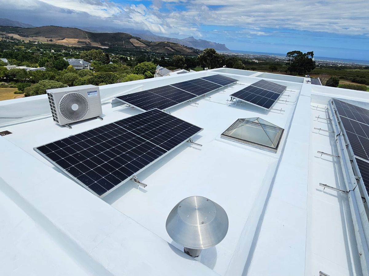 Flat roof detail around the outlet and upstand